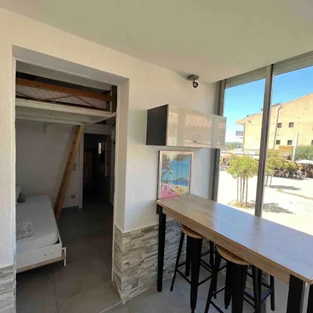 Sur La Des Lecques Au Bord De L'eau Apartment *